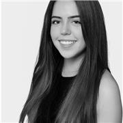 Soy una persona que se adapta a las necesidades de cada alumno. Me gusta preparar clases que sean dinámicas y a la vez educativas